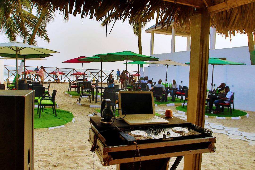 DJ and nightlife at Da Realms